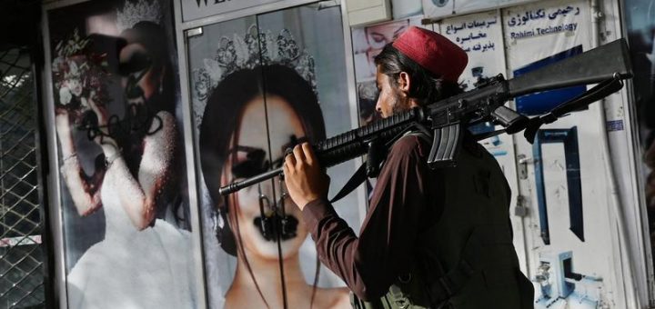 HOTNEWS.RO: Talibanii vânează o sursă vitală de venit pentru multe femei din Afganistan. „Au la dispoziție o lună să le închidă sau vor fi arestate”