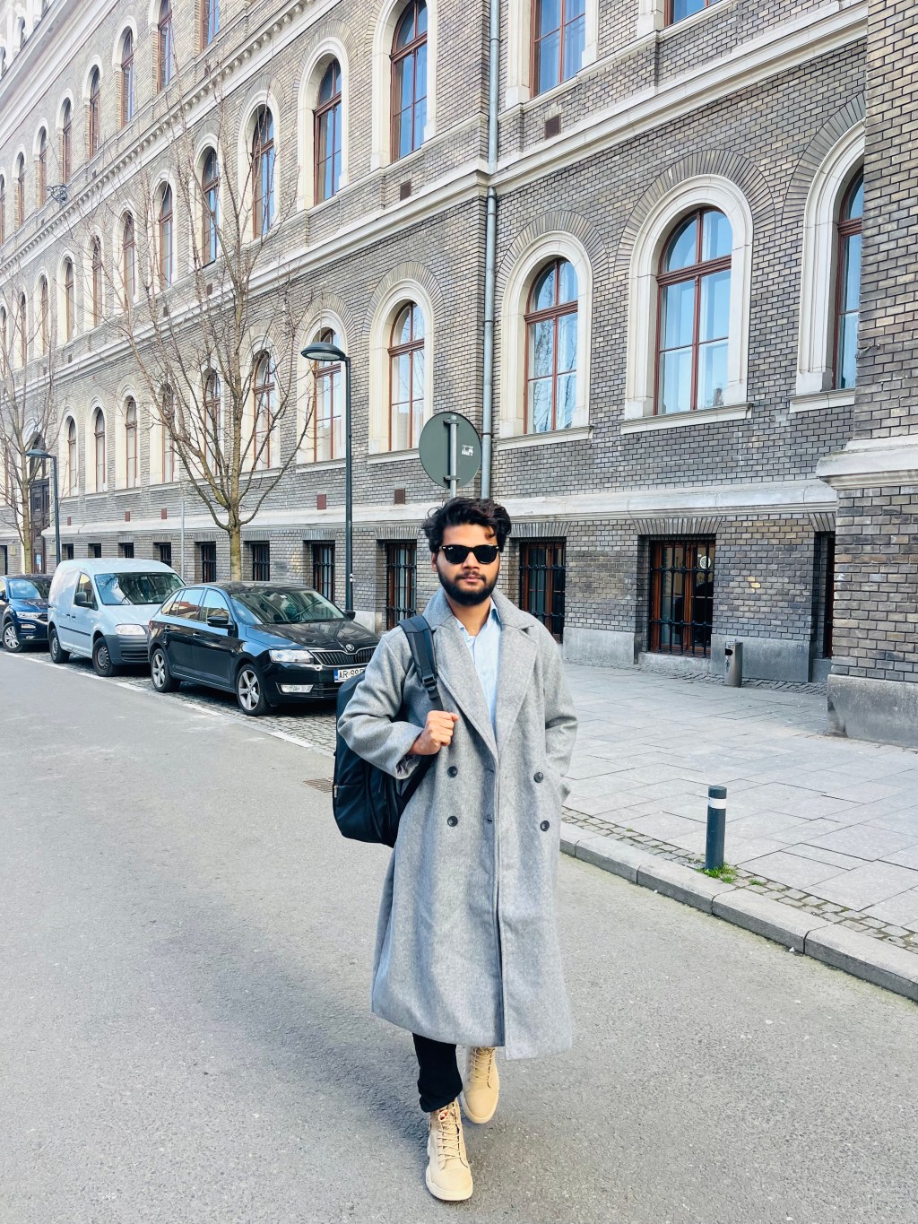 HOTNEWS.RO: „Un tânăr lovește un om, probabil sub influența mesajelor atent propagate de o șleahtă de personaje care nu merită niciun respect”. Raed Arafat, după atacul asupra livratorului din Bangladesh
