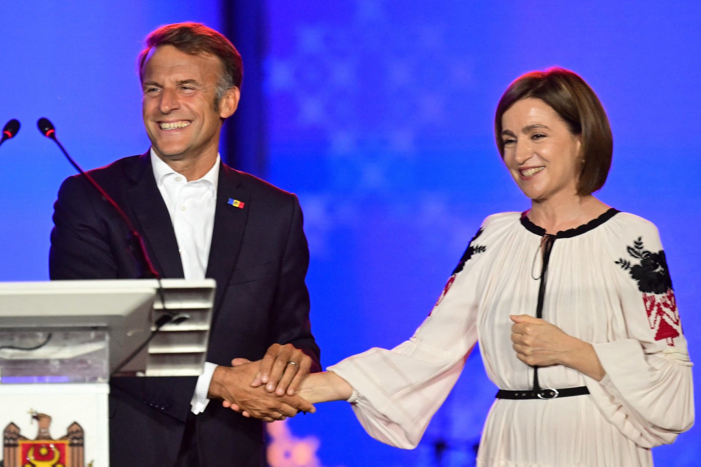 HOTNEWS.RO: VIDEO Macron a vorbit minute întregi în limba română, în Republica Moldova: „Datorită vouă, în această seară, inima Europei bate mai puternic ca niciodată, la Chișinău”