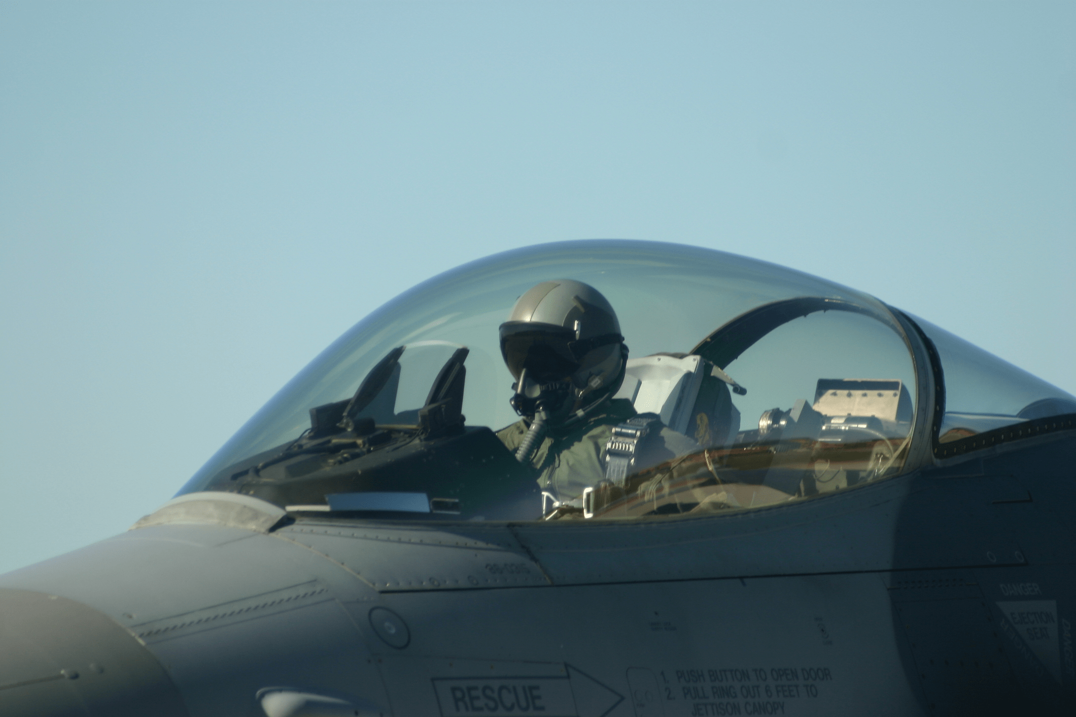 HOTNEWS.RO: Alertă cu drone rusești lângă granița României. Armata a ridicat de la sol două aeronave de luptă F-16
