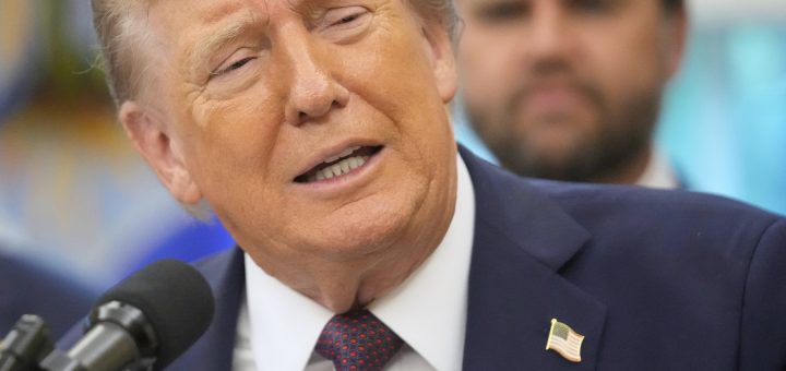 HOTNEWS.RO: Donald Trump răspunde zvonurilor privind starea sa de sănătate în prima apariție publică după o săptămână: „Fake news”