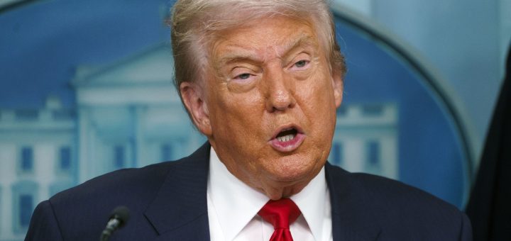 HOTNEWS.RO: Donald Trump solicită urmărirea penală a doi rivali democrați, acuzați de fraudă, pentru a proteja „reputația” administrației