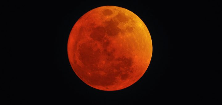 HOTNEWS.RO: Eclipsă totală de Lună în această seară. În ce interval va fi fază maximă / Observatorul Astronomic București va fi deschis publicului