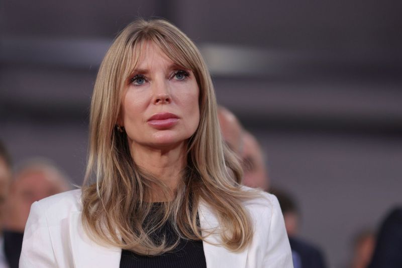 HOTNEWS.RO: Mesaj emoționant al unei senatoare din România privind alegerile din Republica Moldova: „Am plecat dintr-o țară în care sărăcia și violența erau la ordinea zilei. După 28 de ani de la momentul plecării mele, am votat cu gândul la cei rămași”