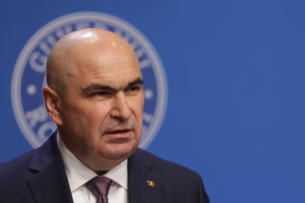 HOTNEWS.RO: Sorin Grindeanu spune că nu e de acord „că Ilie Bolojan trebuie să plece”, dar îi aduce o critică premierului