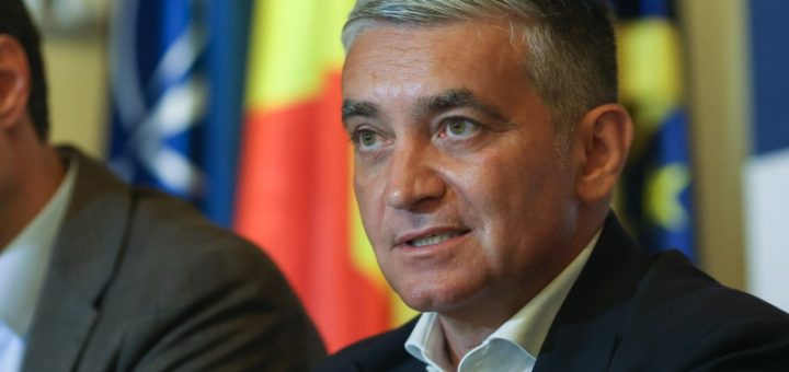 HOTNEWS.RO: Spații comune vândute ca apartamente într-un bloc construit ilegal. „Un nou tun imobiliar în stațiunea cu primar acuzat că și-a luat castel cu banii din mită”, dezvăluit de PressOne