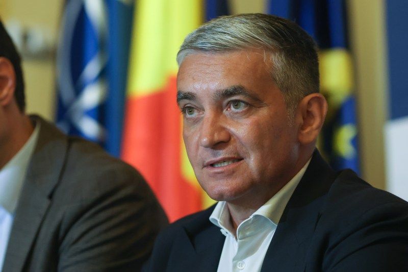 HOTNEWS.RO: Spații comune vândute ca apartamente într-un bloc construit ilegal. „Un nou tun imobiliar în stațiunea cu primar acuzat că și-a luat castel cu banii din mită”, dezvăluit de PressOne