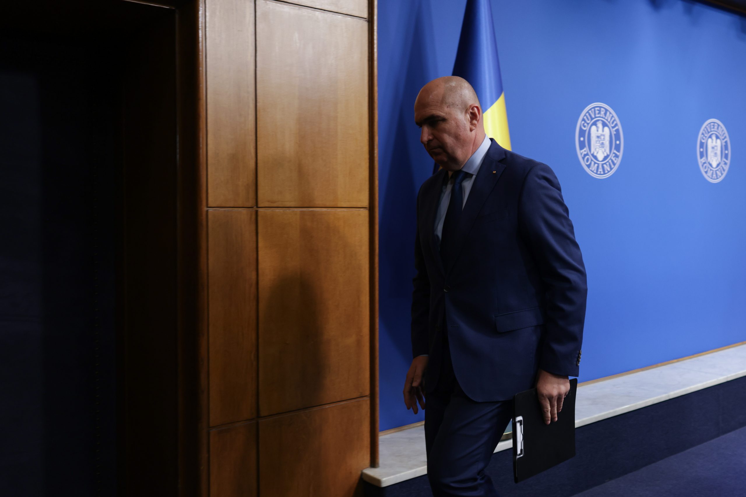 HOTNEWS.RO: Un „greu” din PSD spune că dacă premierul demisionează, „se rezolvă” în 24 de ore: „Noi nu ne-am dus la starea civilă cu Bolojan de mână”