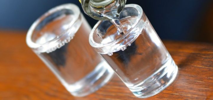 HOTNEWS.RO: Val de decese în Leningrad din cauza alcoolului contrafăcut, cel puțin 25 de oameni au murit