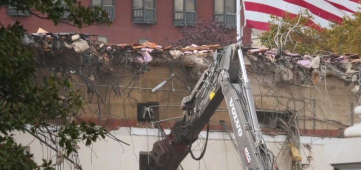 HOTNEWS.RO: Aripa estică a Casei Albe va fi demolată în totalitate, pentru a face loc sălii de bal dorite de Trump