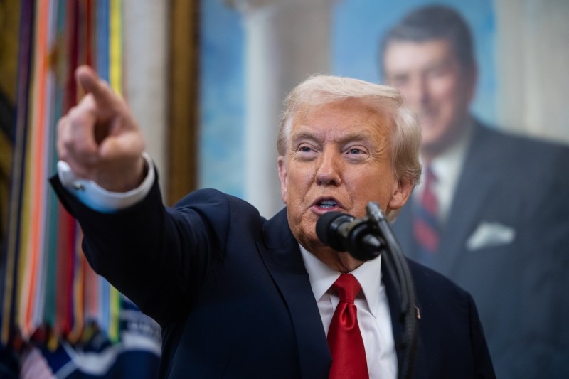 HOTNEWS.RO: Donald Trump amenință că va trimite armata în San Francisco