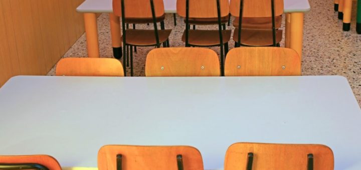 HOTNEWS.RO: Mese separate, în cantina unei școli din Rusia, pentru copiii din familii cu venituri mici și copiii participanților la războiul din Ucraina – FOTO