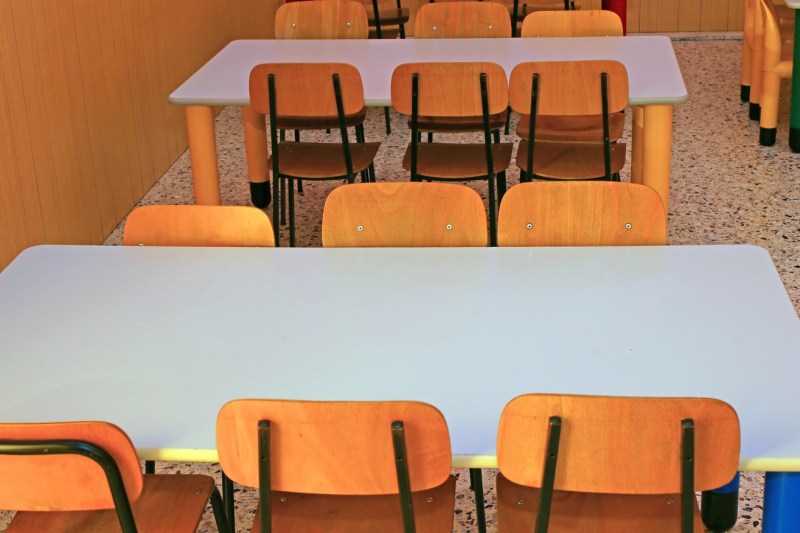 HOTNEWS.RO: Mese separate, în cantina unei școli din Rusia, pentru copiii din familii cu venituri mici și copiii participanților la războiul din Ucraina – FOTO