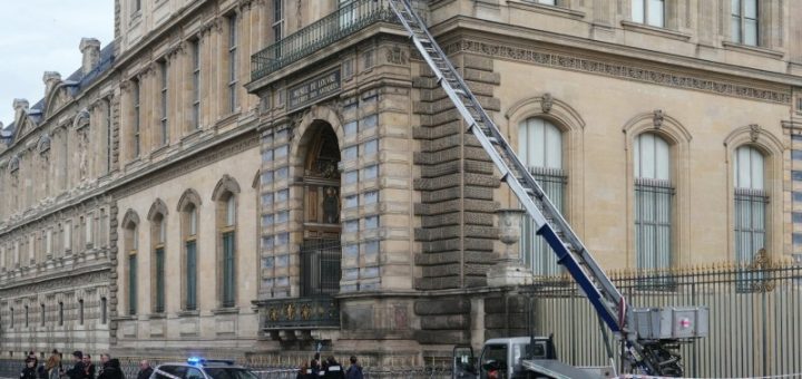 HOTNEWS.RO: Peste 150 de urme ADN și amprente prelevate după jaful de la Luvru / Procuroarea Parisului, „optimistă” că bijuteriile de 88 de milioane de euro vor fi recuperate