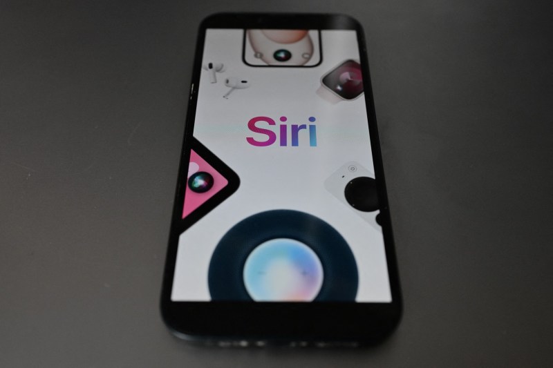 HOTNEWS.RO: Siri, asistentul vocal de pe telefoanele Apple, în centrul unei anchete a procuraturii din Franța care ar trebui să aducă „răspunsuri la întrebări urgente”