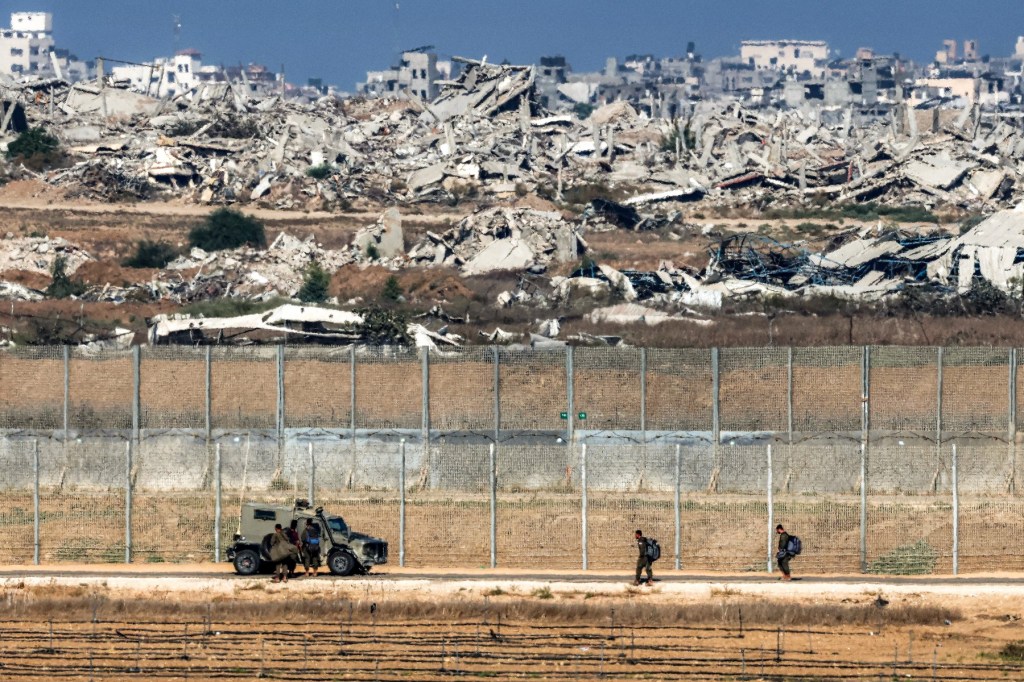 HOTNEWS.RO: Șoc după anunțul triumfalist al lui Trump. Hamas și Israelul se acuză reciproc de violarea armistițiului, în timp ce liderul SUA cere faza a doua a planului