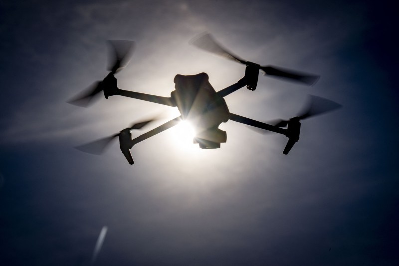HOTNEWS.RO: Un land german vrea să dea polițiștilor dreptul să tragă în drone. „Trebuie să le doborâm în loc să așteptăm”