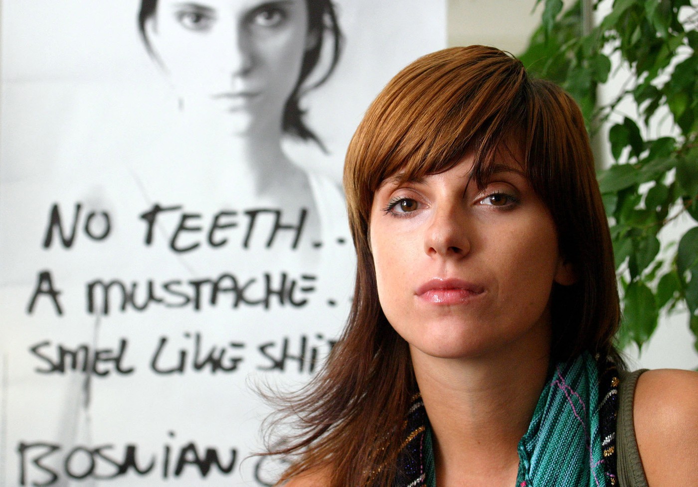 HOTNEWS.RO: „Fata din Bosnia miroase urât”: Povestea despre civilizație care n-a fost spusă de Grădinescu și Mocanu