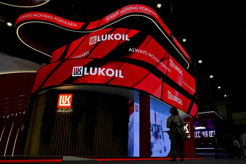 HOTNEWS.RO: Gunvor nu mai cumpără activele Lukoil din străinătate. SUA au transmis că nu vor aproba niciodată un acord cu „marioneta Kremlinului” / Ce se întâmplă cu rafinăria Petrotel şi benzinăriilor Lukoil din România
