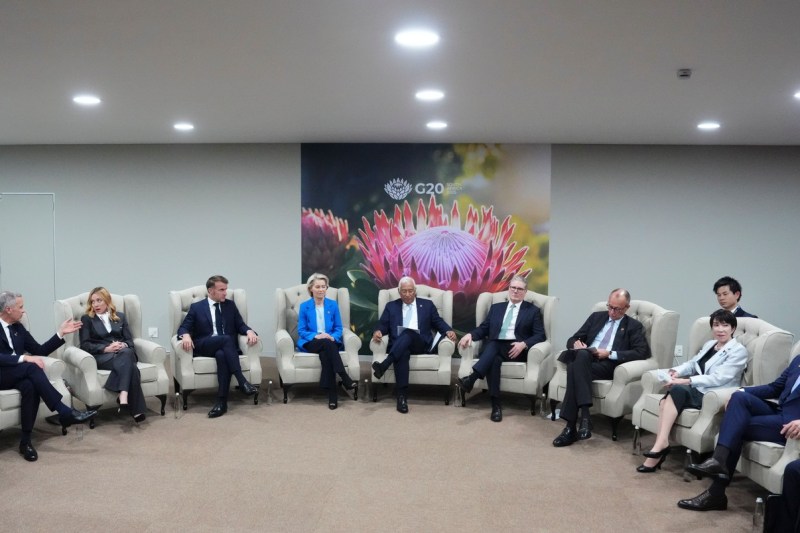 HOTNEWS.RO: Liderii europeni, reacție comună la planul de pace al lui Trump pentru Ucraina. Punctul din acord care provoacă îngrijorare