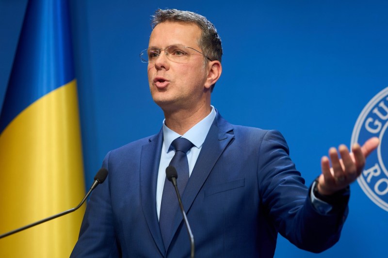 HOTNEWS.RO: Ministrul Moșteanu: „Dăm mai mult pe dobânzi decât dăm pe apărare” / „Nu este oportun tăiem din veniturile din sistemul de apărare. Trebuie să fie bine motivat”