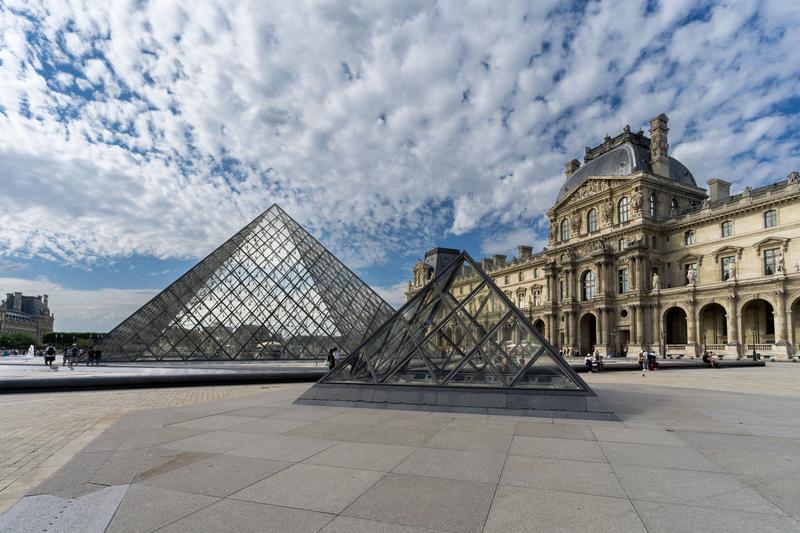 HOTNEWS.RO: Muzeul Luvru va majora cu 45% preţul biletului de intrare pentru vizitatorii din afara Europei