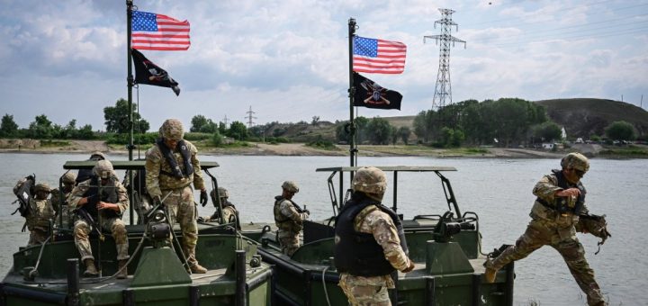 HOTNEWS.RO: O rară alianță bipartizană din Congresul SUA critică dur Pentagonul pentru retragerea parțială din România, cere anularea deciziei și lansează un avertisment