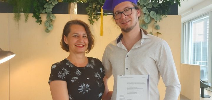 HOTNEWS.RO: Plecarea copilului la studii în străinătate. „În bucătărie, exersam despărțirea: eu îl învățam să fiarbă pastele fără să se lipească, el mă învăța să-l las să plece”