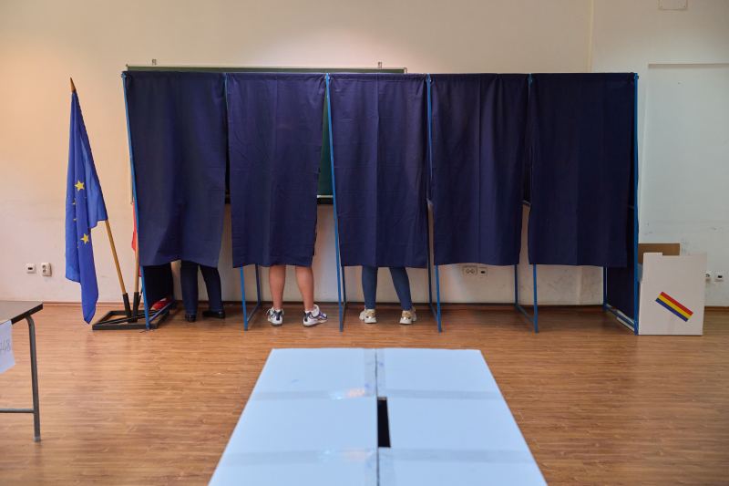 HOTNEWS.RO: SONDAJ. Cum votează femeile și bărbații. Sociolog: „Electoratul masculin manifestă o tendință accentuată de orientare către partide cu discurs radical”