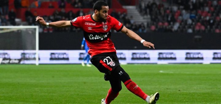 HOTNEWS.RO: SuperLiga: Dinamo prelungește contractul unui jucător de bază până în 2028