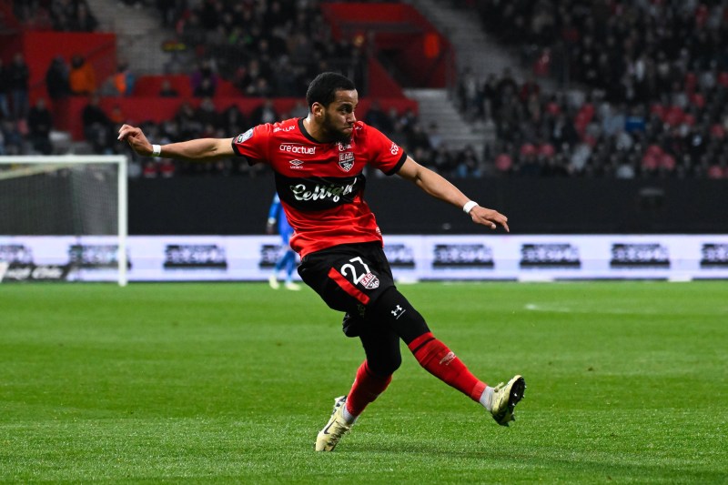 HOTNEWS.RO: SuperLiga: Dinamo prelungește contractul unui jucător de bază până în 2028