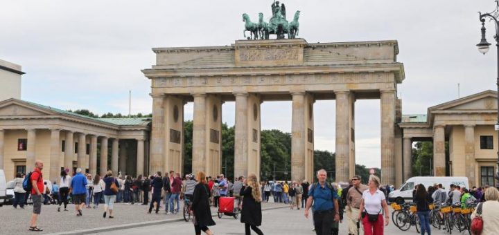 HOTNEWS.RO: Tot mai mulți germani ajung să fie supraîndatorați, după ani de prosperitate economică: „Riscă să devină o problemă majoră”