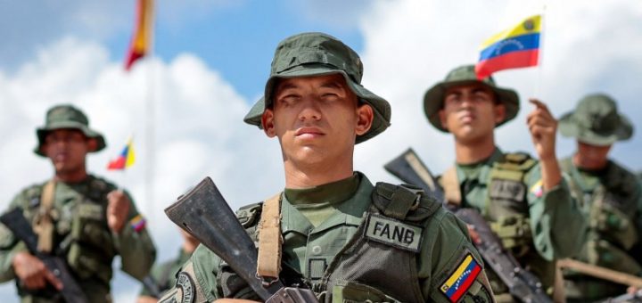 HOTNEWS.RO: Amenințată de flota americană din Caraibe, Venezuela crește numărul soldaților. „Nu vom permite invazia unei forțe imperialiste”