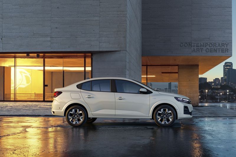 HOTNEWS.RO: Dacia deschide comenzile pentru noul Logan în România. Cât costă cea mai vândută mașină de pe piața locală