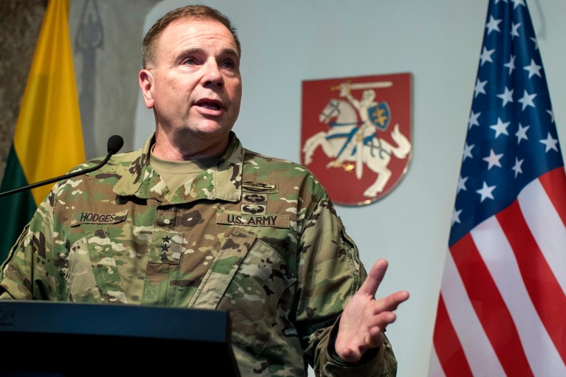 HOTNEWS.RO: Generalul care a condus armata americană din Europa spune că SUA consideră continentul ca fiind „lipsit de importanță” și indică o potențială „problemă uriașă”