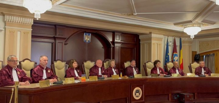 HOTNEWS.RO: Mâine, zi importantă la CCR, după protestele pe tema justiției. Este așteptată decizia privind pensiile speciale ale magistraților