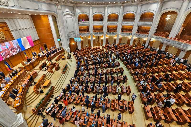 HOTNEWS.RO: Moțiunea de cenzură împotriva Guvernului Bolojan este dezbătută şi votată astăzi în Parlament