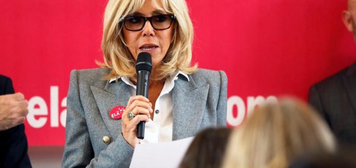HOTNEWS.RO: Scandal în Franța, după o filmare în care Brigitte Macron le insultă pe activistele care au dat peste cap spectacolul unui comediant acuzat de viol