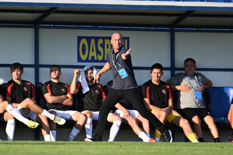 HOTNEWS.RO: SuperLiga: Robert Ilyeș pune presiune pe conducerea clubului Csikszereda: „Și eu vreau să lucrez cu niște jucători de calitate”