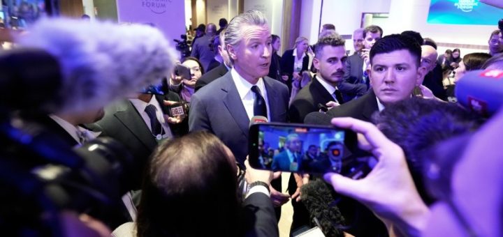 HOTNEWS.RO: Acuzații de ingerință la Davos. Un important politician american spune că nu a fost lăsat să vorbească