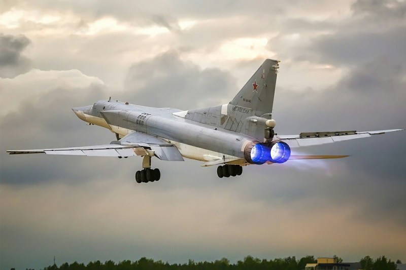 HOTNEWS.RO: Anunț făcut imediat după ce Putin i-a primit pe emisarii americani: Bombardiere strategice rusești Tu-22M3 și avioane de vânătoare, misiune de 5 ore