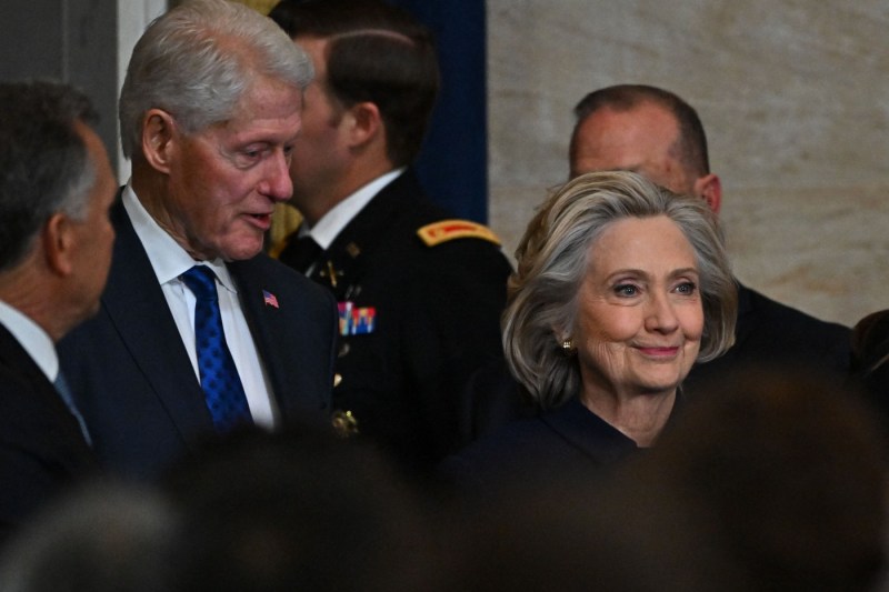 HOTNEWS.RO: Bill și Hillary Clinton refuză să depună mărturie în Congresul american, în dosarul Epstein