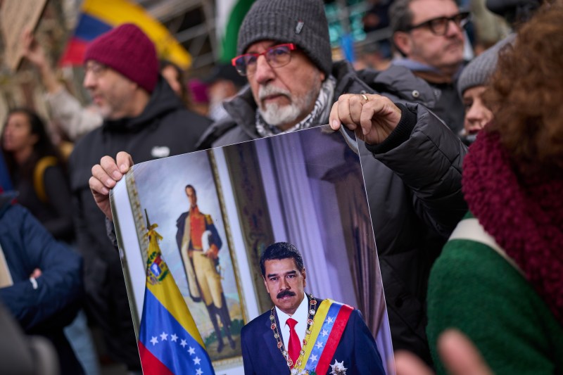 HOTNEWS.RO: Garda lui Maduro a fost masacrată, iar „civili nevinovați” au fost uciși în operațiunea SUA în Venezuela. Anunțul făcut de Armata Venezuelei