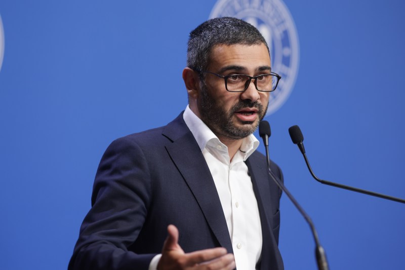 HOTNEWS.RO: Ministrul Muncii, întrebat dacă a fost afectat personal de majorările de taxe: „A plătit soţia mea, eu nu am o proprietate” / Florin Manole readuce în discuţie impozitarea progresivă