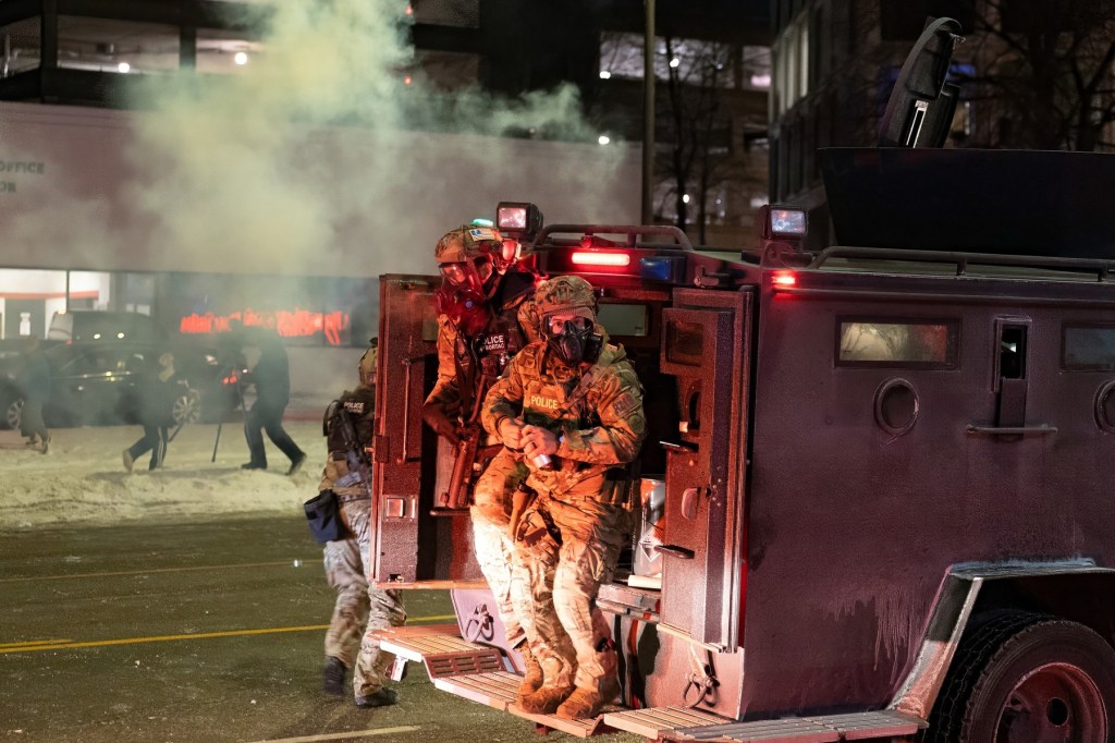 HOTNEWS.RO: Varianta guvernatorului din Minnesota după discuția cu Trump. Ce pas în spate e dispus președintele american să facă, potrivit lui Walz