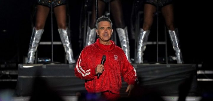 HOTNEWS.RO: VIDEO Beatles, detronată. Recordul stabilit de Robbie Williams cu cel mai recent album al său