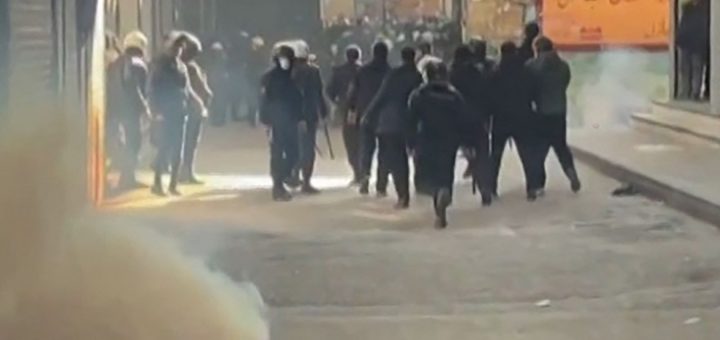 HOTNEWS.RO: VIDEO Proteste masive în întreg Iranul / Ciocniri sângeroase, inclusiv la Teheran / Două spitale, luate cu asalt de forțele de securitate / Apelul președintelui Pezeshkian
