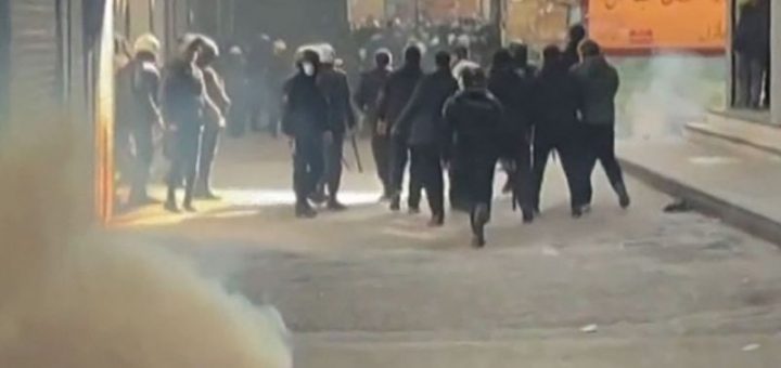 HOTNEWS.RO: Vineri, mii de iranieni au ieșit din nou în stradă / Imagini cu trupuri pe holul unui spital din Iran i-au revoltat pe protestatari