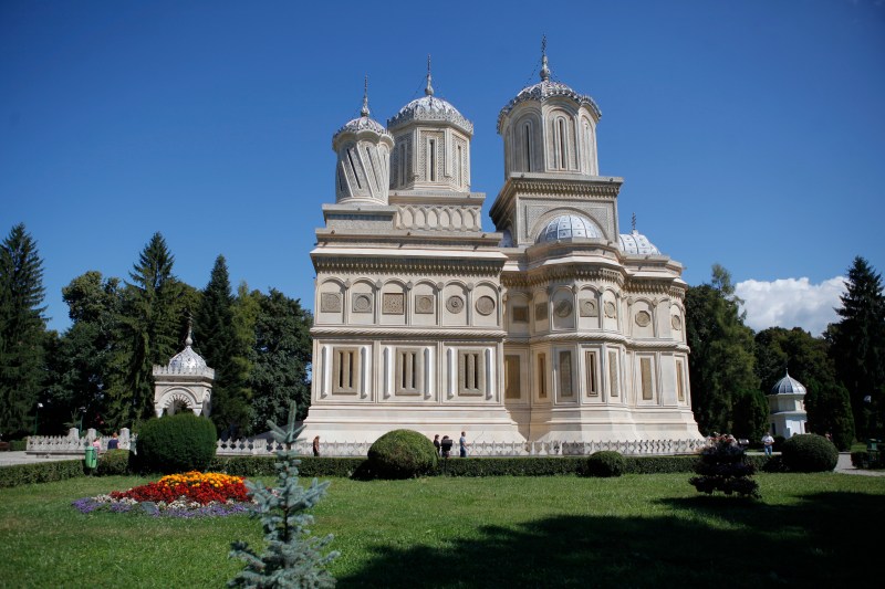 HOTNEWS.RO: Arhimandritul Climent Haralamb, care a slujit timp de şapte decenii la Mănăstirea Curtea de Argeş, a murit la vârsta de 102 ani