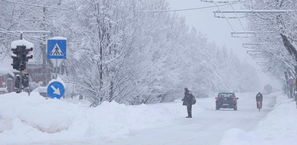 HOTNEWS.RO: Codul galben de vreme severă „este posibil să devină mâine dimineață” portocaliu, a anunțat șefa ANM. Ce spune despre mesajele RO-Alert